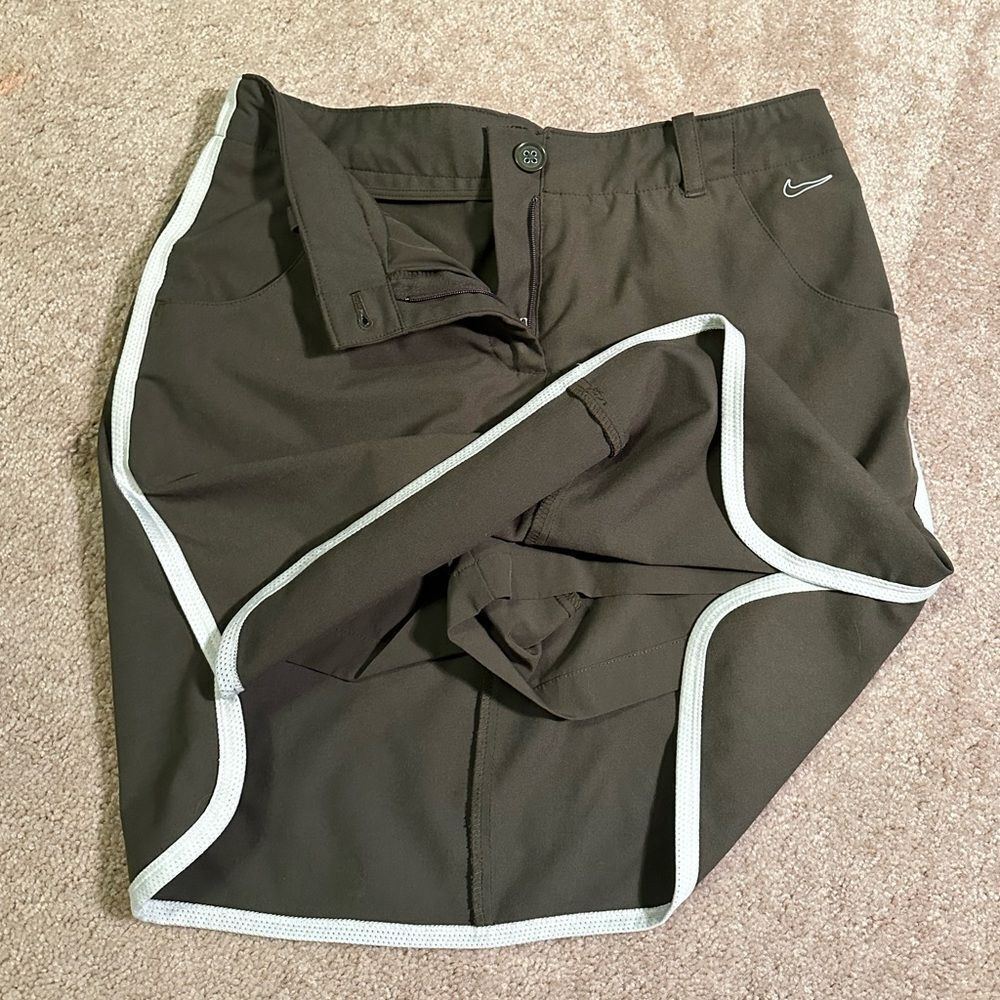 Nike golf tour performance Dri fit skort. size 6. Green